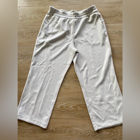 Lululemon Softstreme High-Rise Straight-Leg Cropped Pant size 12 - Picture 7 of 10